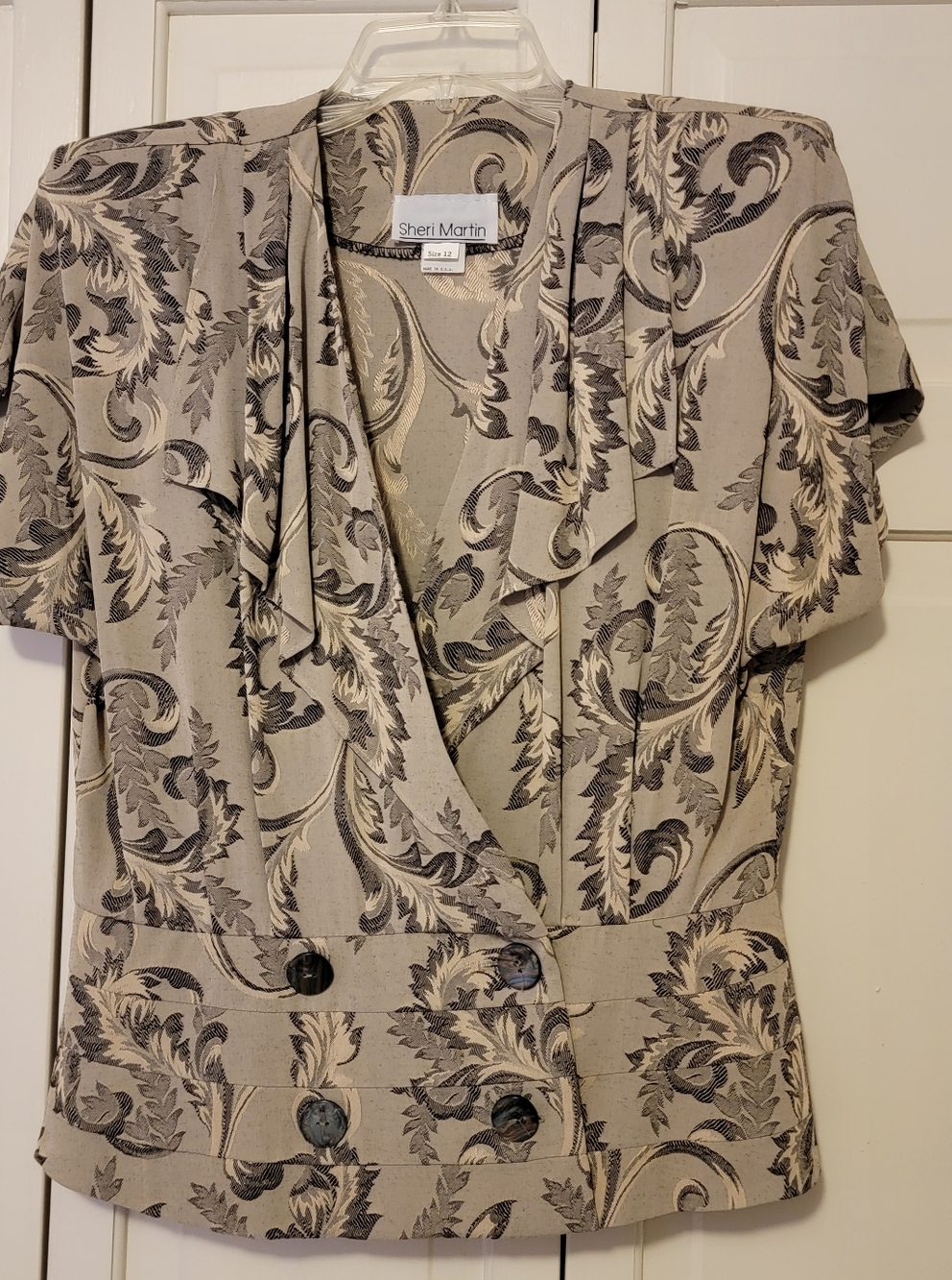 Sheri Martin Beige & Black Scroll Print Short Sleeve Blouse Size 12 EUC